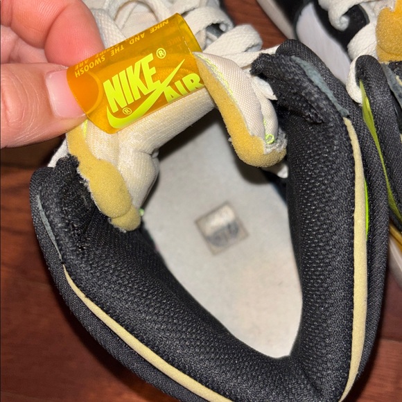 Air Jordan 1 High-Top Sneakers in White, Black & Yellow Size: 7 Youth - Picture 7 of 8